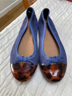 Clarks 10M Indigo Valley Stone Ballet Flat blue suede, glossy, tortoiseshell toe